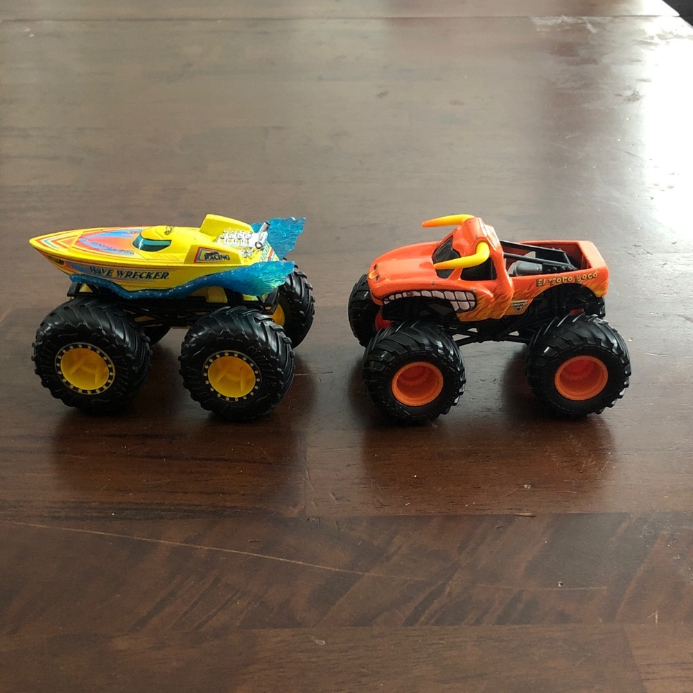 Monster Jam Boat and Bull Truck Toy Set